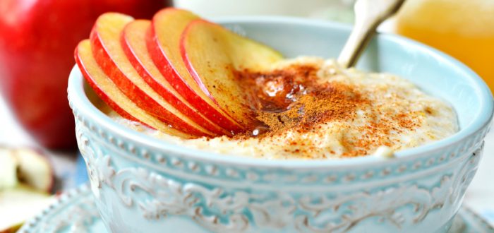 Britisches Porridge mit Apfel und Zimt